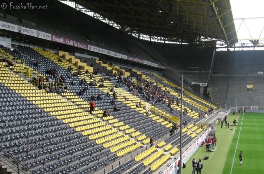 Gegentribüne Westfalenstadion Dortmund - 06.09.09