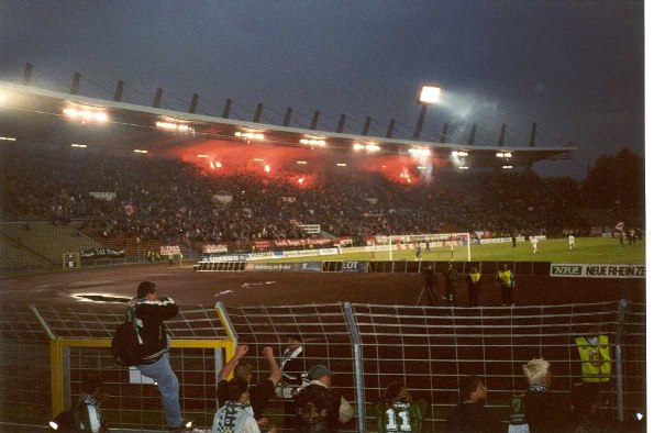 F95 zum Sieg noch mal Bengalos